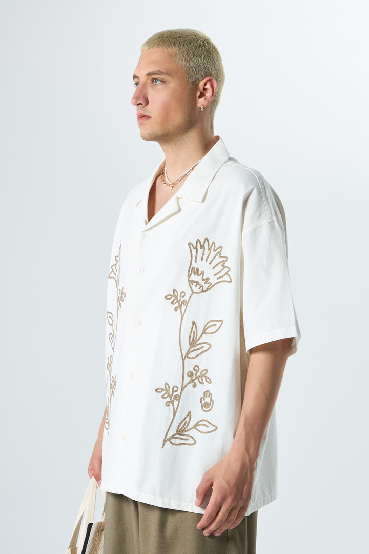VAMOS FLORAL EMBROIDERED SHIRT IN ECRU