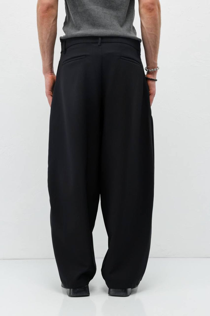 Vamos Wide-Leg Pleated Pants in black