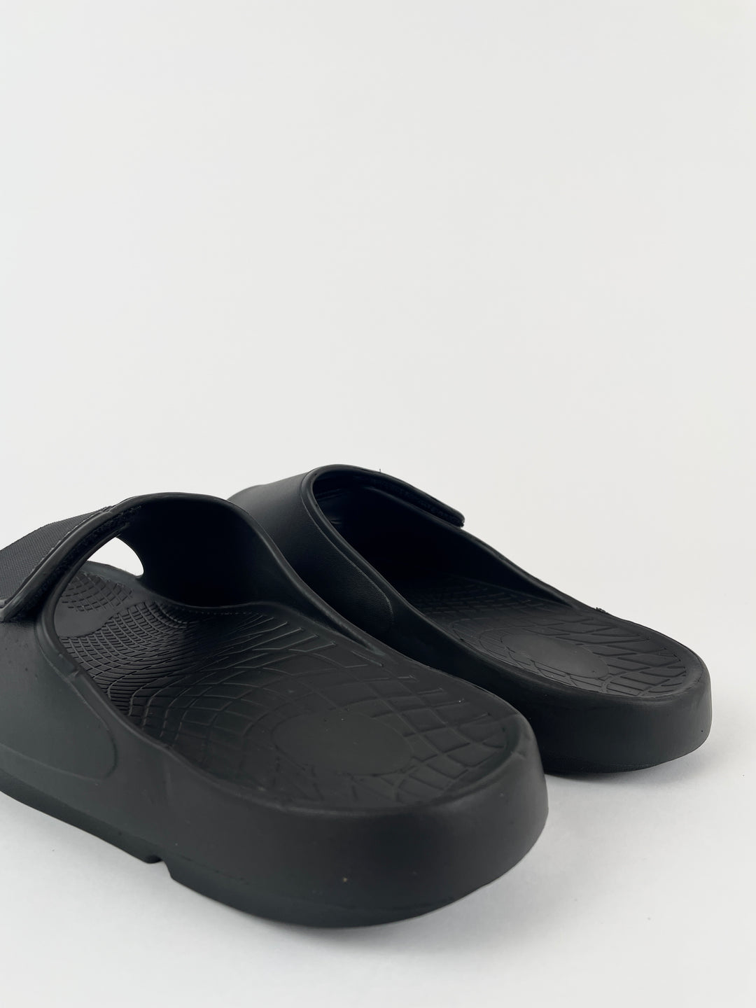 Garm Island Orthopedic Strap Slides in black