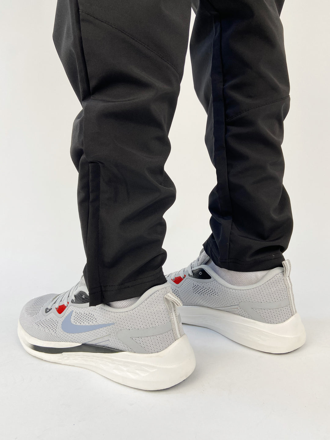 Nike air max light grey trainers with red highlights