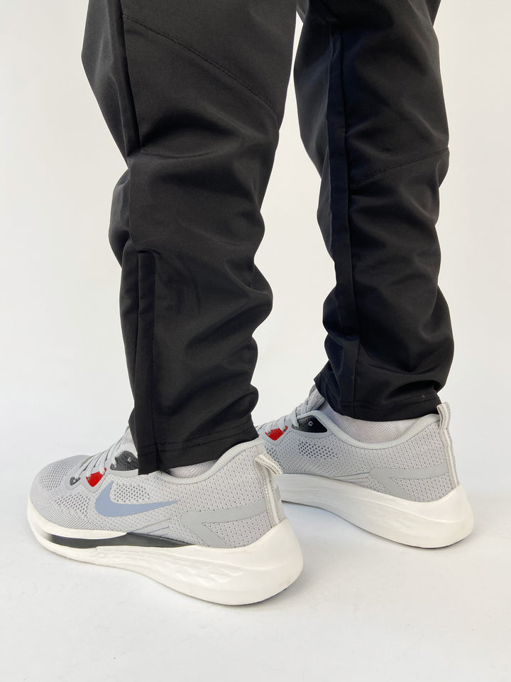 Nike air max light grey trainers with red highlights