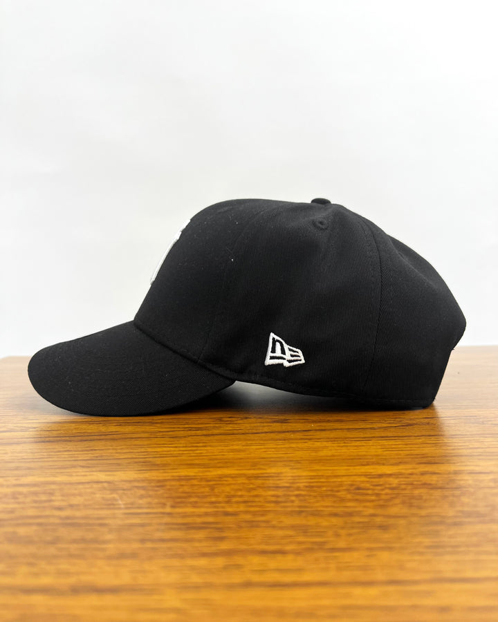 New York Yankees 9FIFTY World Series Snapback Cap in black/white