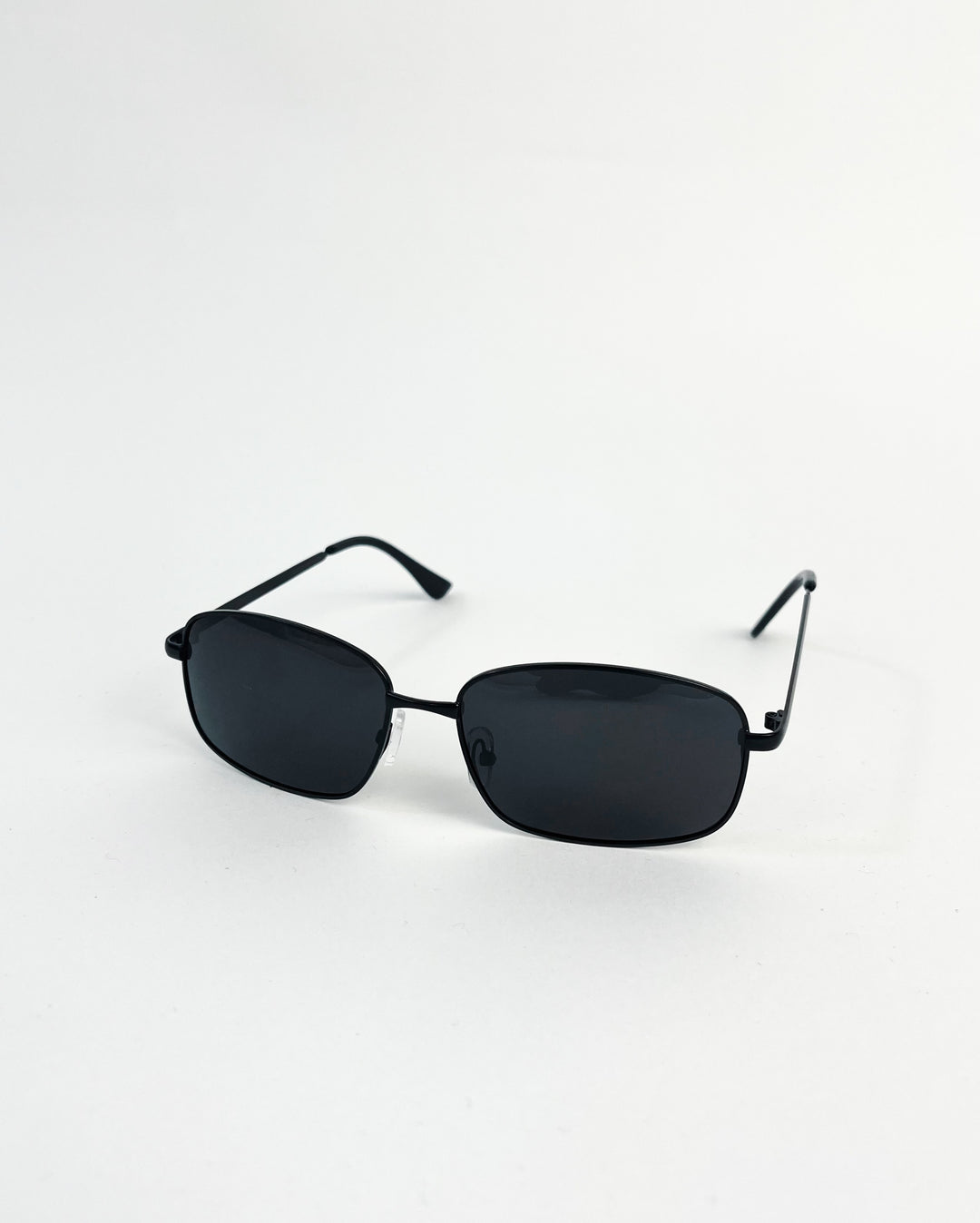 Pilot full lens sun glasses in black