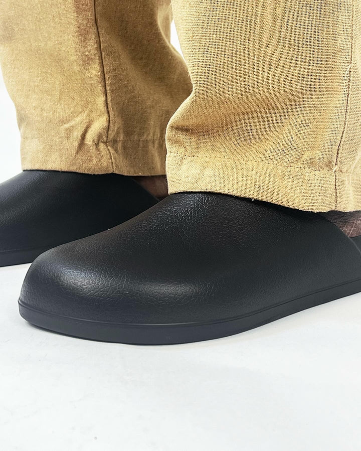 Garm Island rubber clogs in black