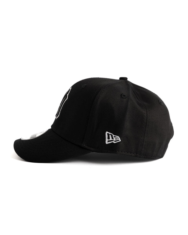 New York 9forty Snapback Cap in black