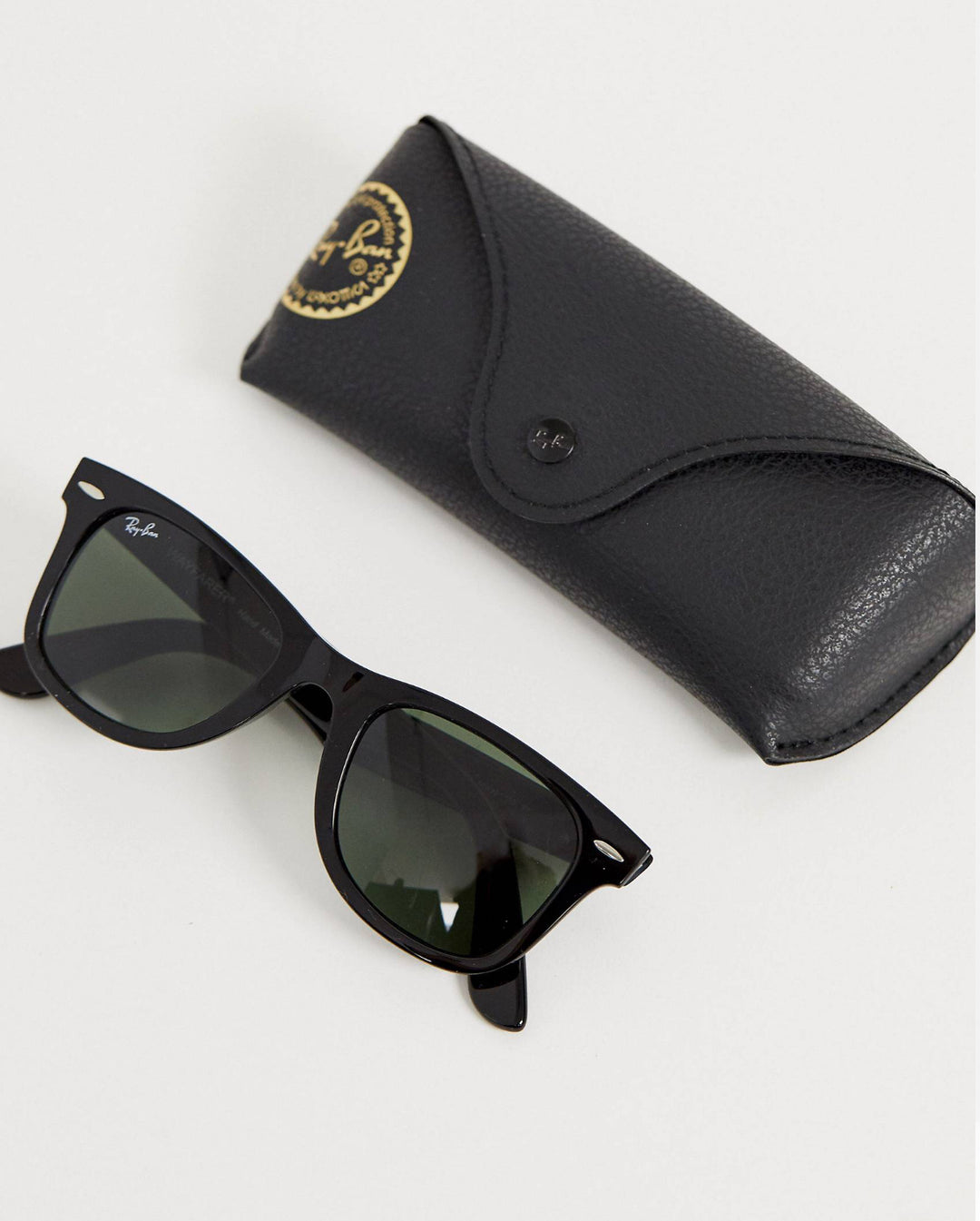 RAY BAN WAYFARER BLACK SUN GLASSES