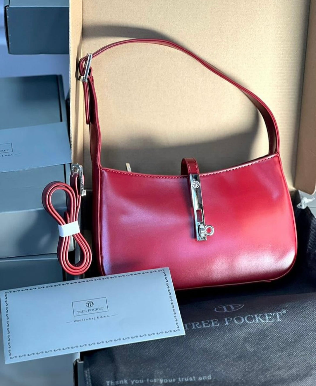 Tree pocket hand bag in red