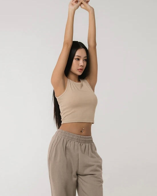 Chase conch wear sleeves crop top in beige