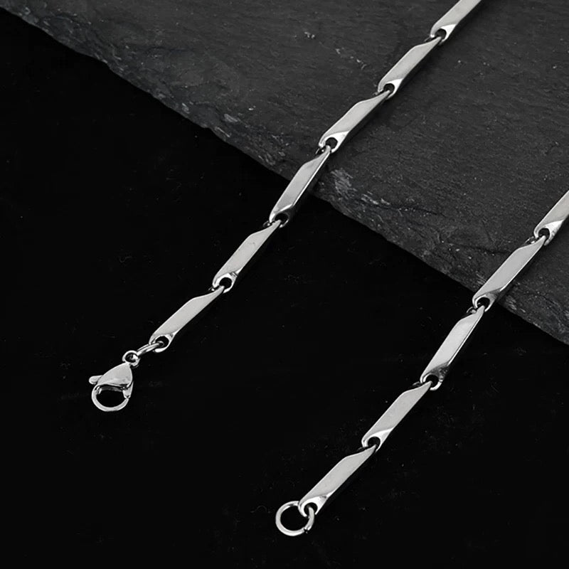 Geometric decor necklace
