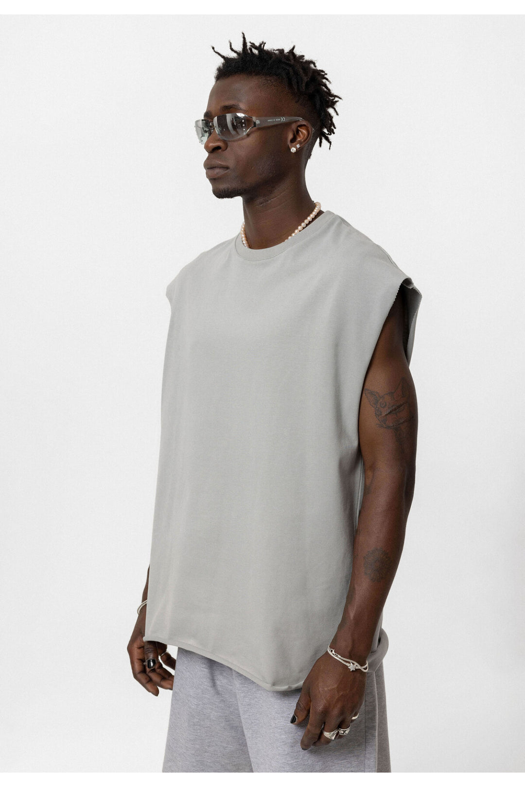 Vamos Oversized Sleeveless T-shirt in Grey