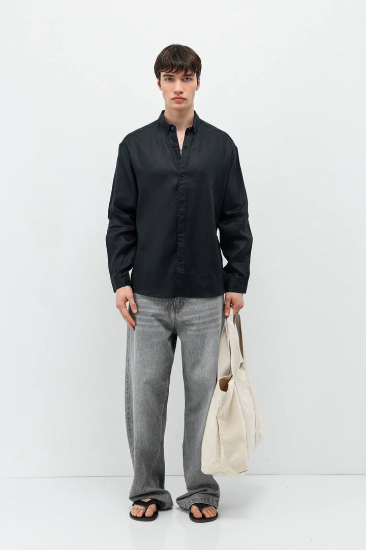 Vamos 100% Linen Oxford Shirt in black