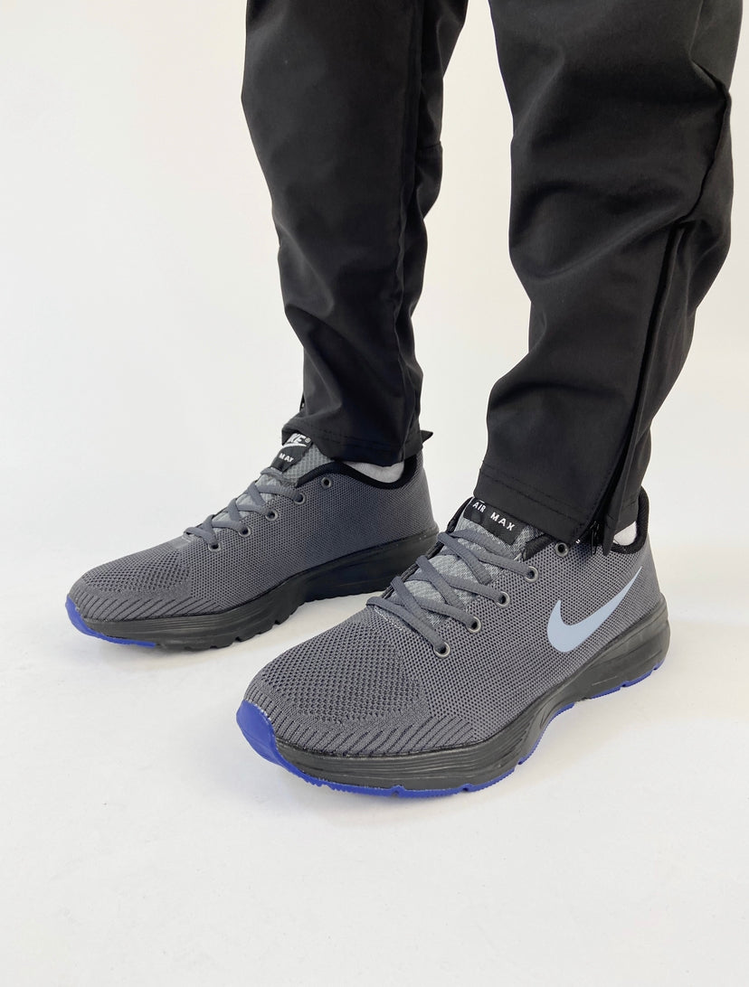 Nike air max trainers in grey with dark blue soles