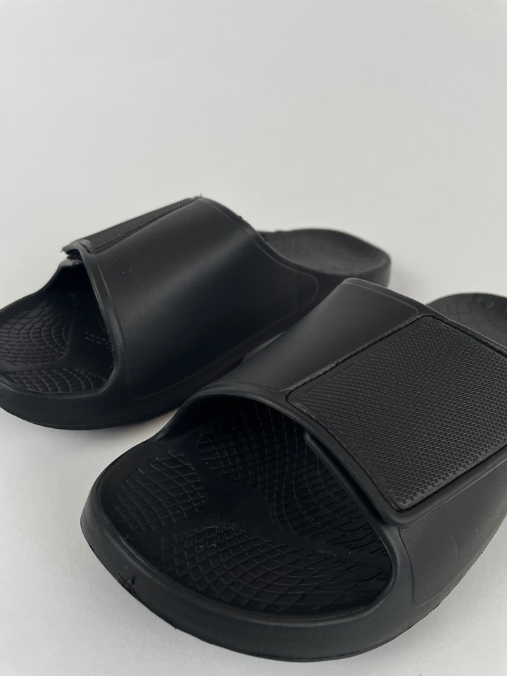 Garm Island Orthopedic Strap Slides in black