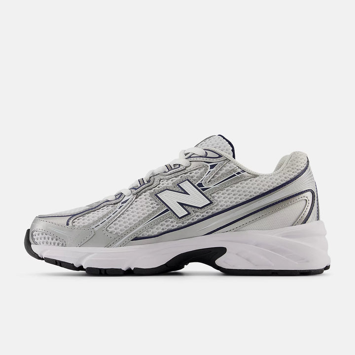 New Balance 740 Trainers