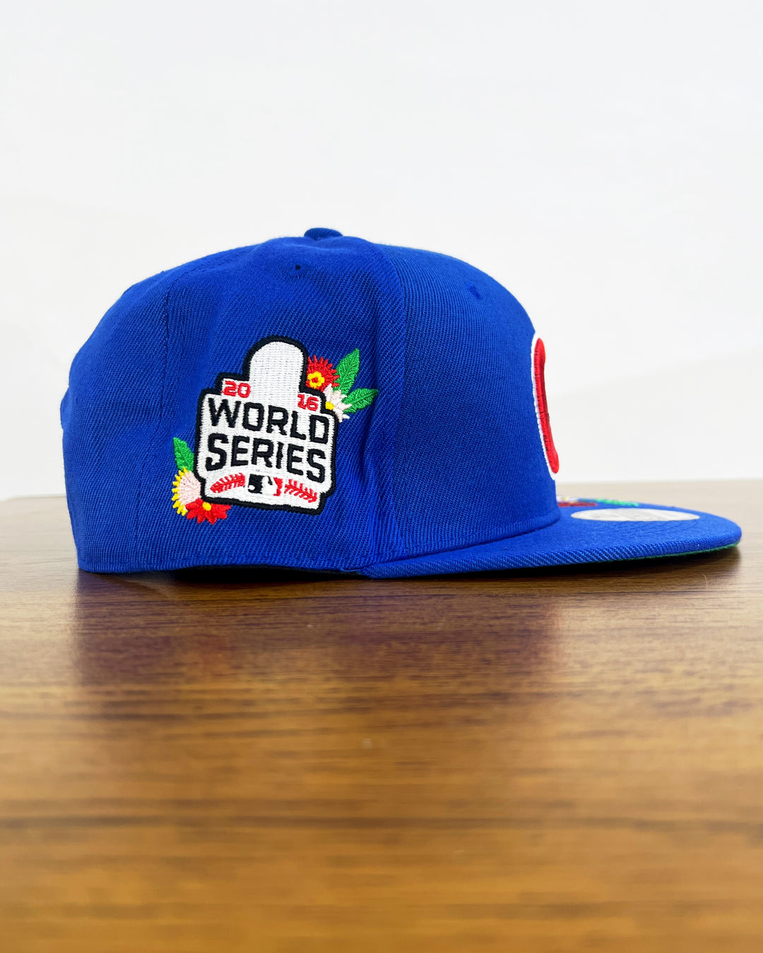 Chicago Cubs Floral Embroidered New Era Snapback in blue