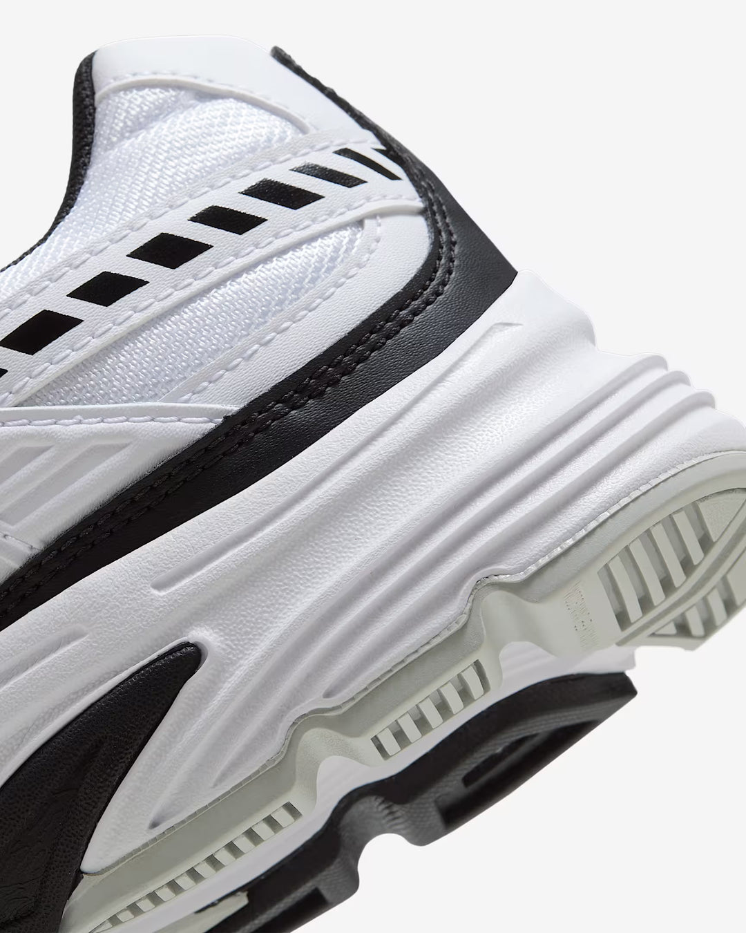 Nike Initiators Trainers in Metallic Silver