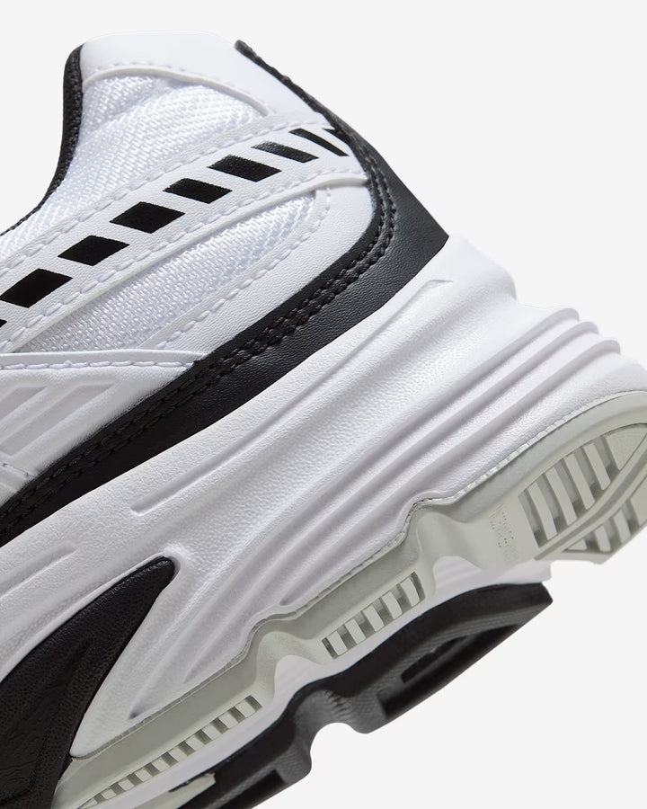 Nike Initiators Trainers in Metallic Silver