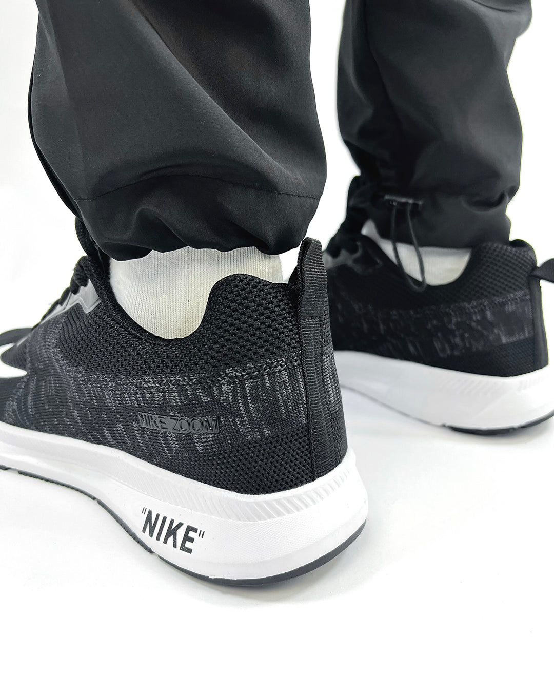 Nike Zoom Trainers in black & solid White