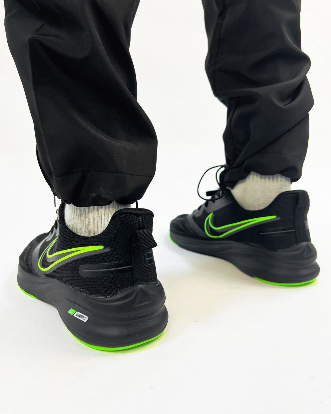 Nike zoom trainers in black and green