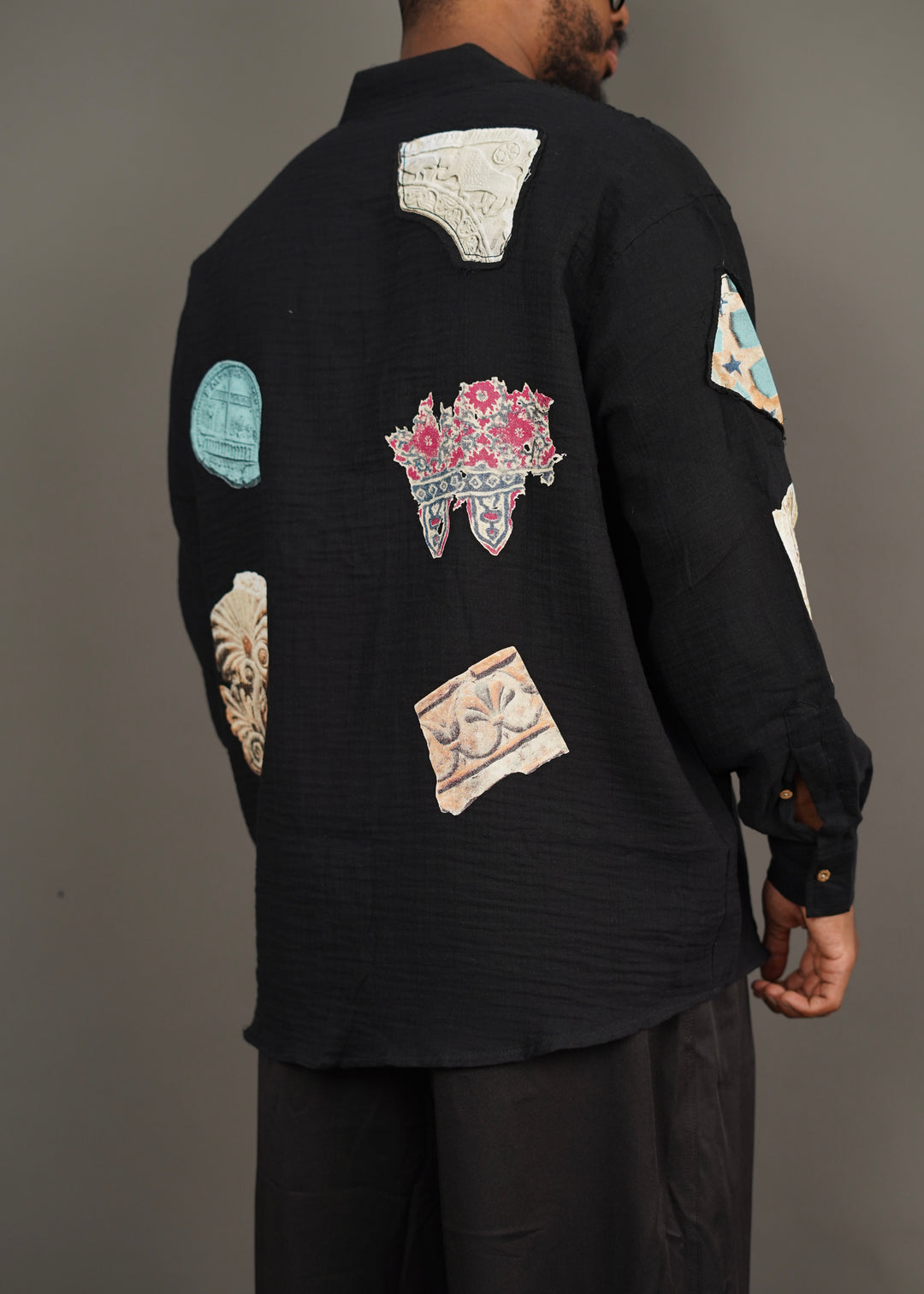2512 Floral Patched Longsleeve Shirt in Black