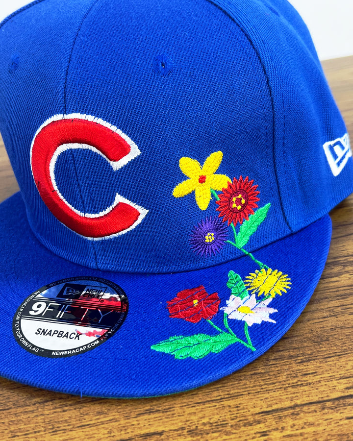 Chicago Cubs Floral Embroidered New Era Snapback in blue