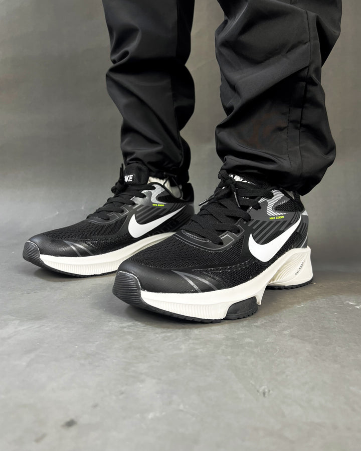 Nike AIR ZOOM Trainers in black/White