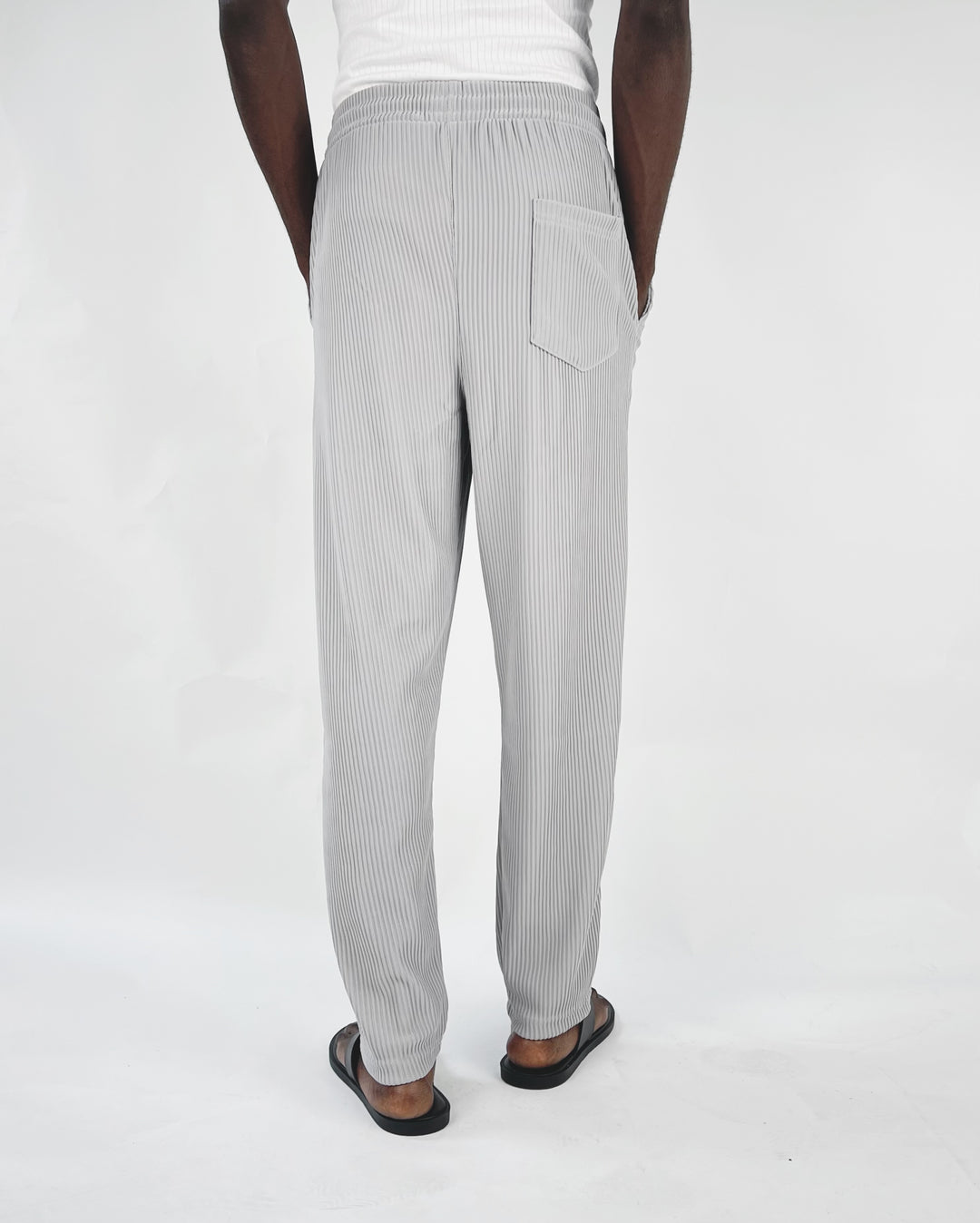 Spruce pleated pants with toggle drawstring in gray