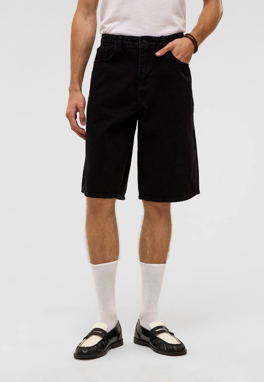 Vamos Baggy Jeans Shorts in Black