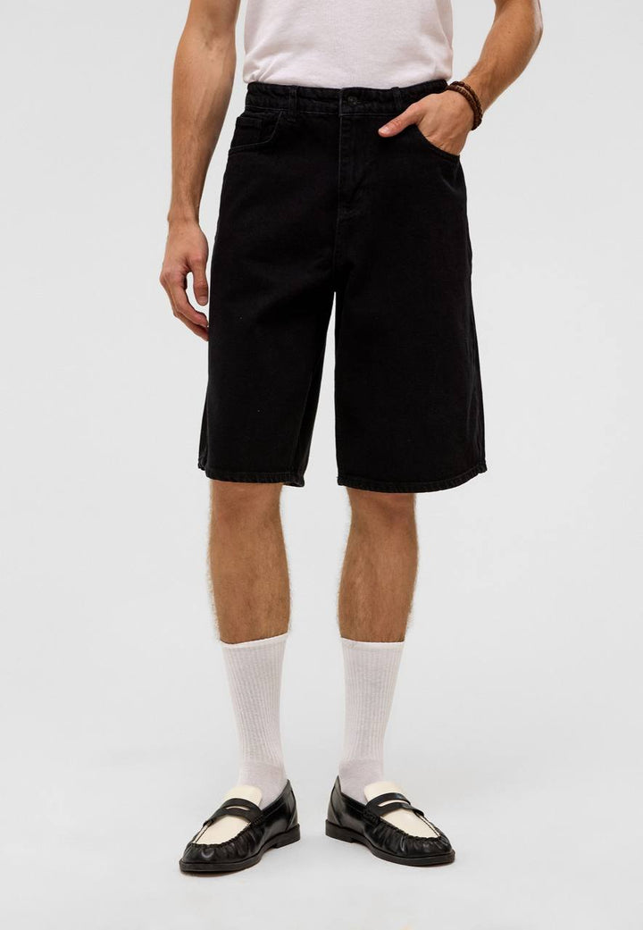 Vamos Baggy Jeans Shorts in Black