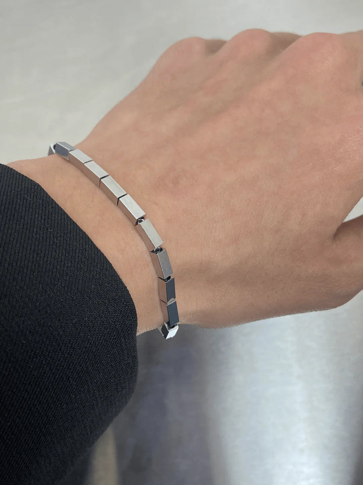 SIMPLE SQUARE BRACELET IN STAINLESS STEEL