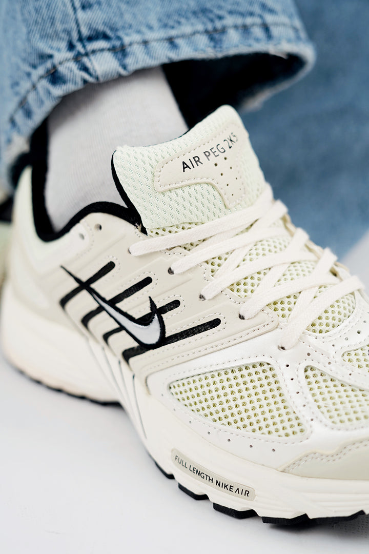 Nike Air Pegasus 2005 Trainers in White