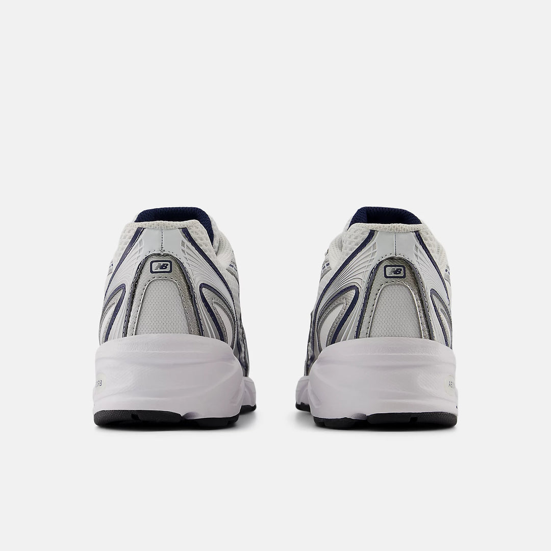 New Balance 740 Trainers