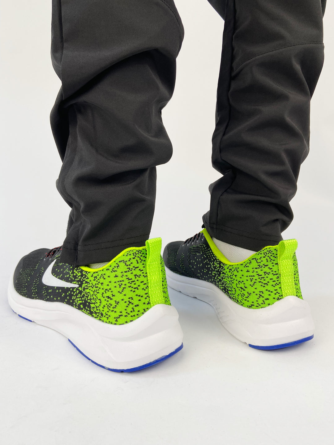 Nike air max trainers in net green with blue and white soles