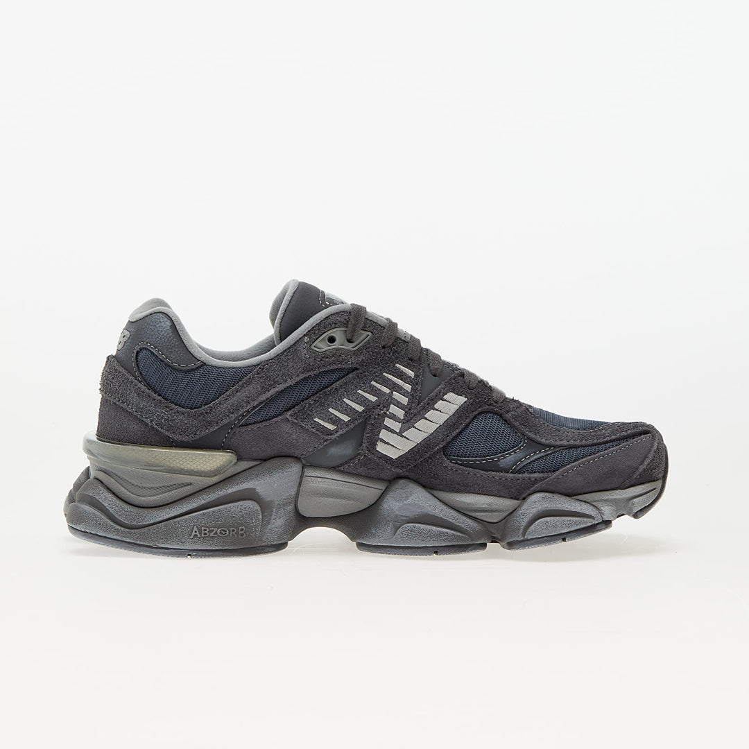 New Balance 9060 Trainers in magnet