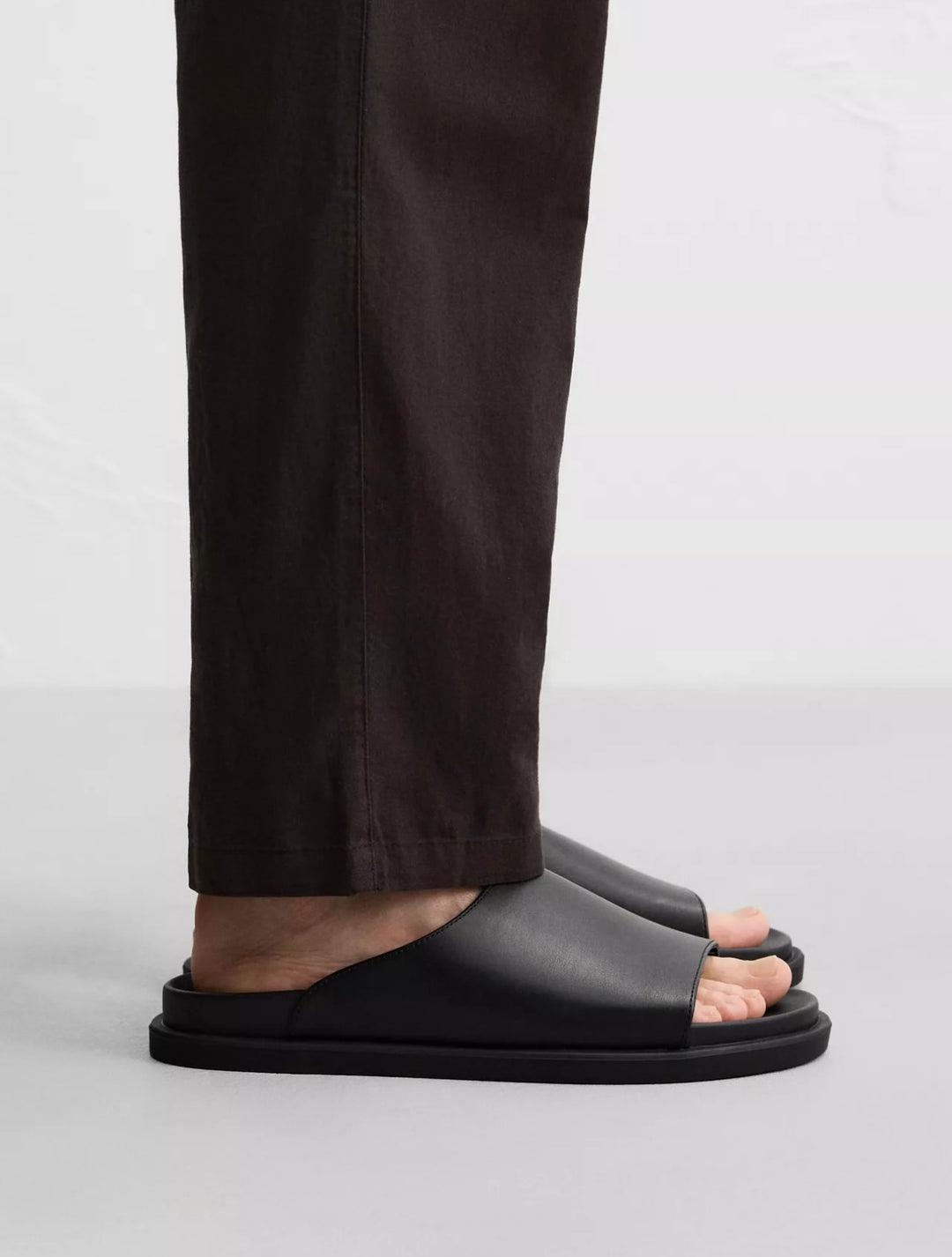 Garm Island Slip on Slippers in black