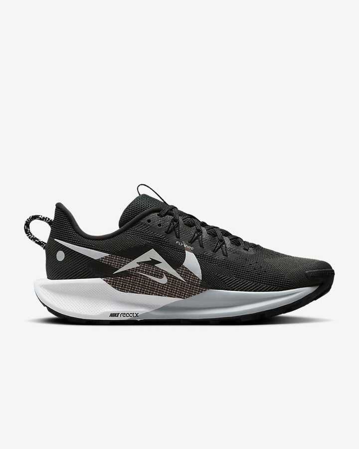 Nike Pegasus All Terrain Compund Trainers in Black and White