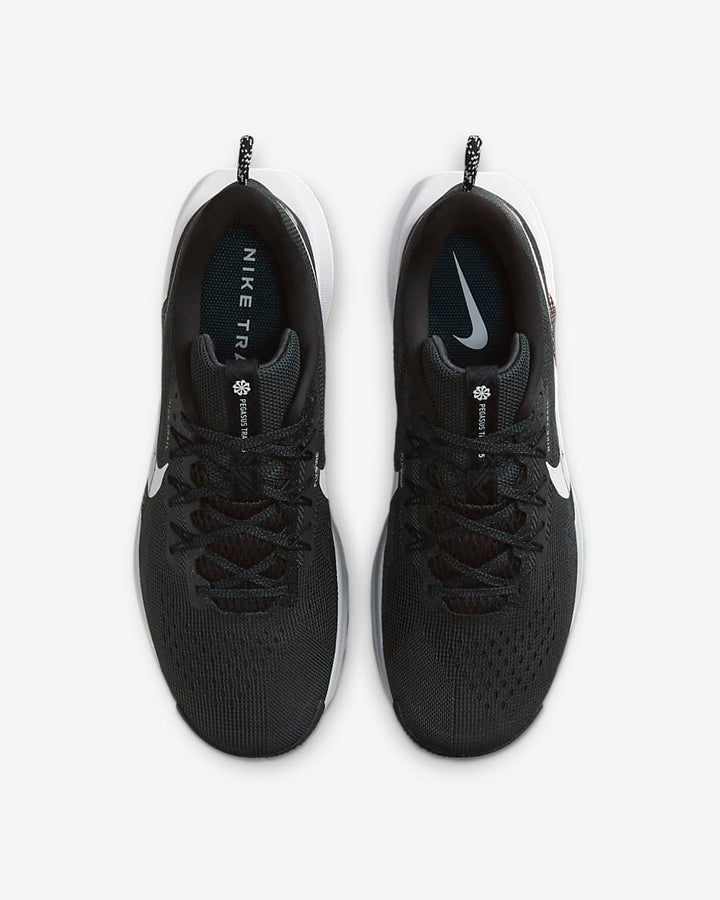 Nike Pegasus All Terrain Compund Trainers in Black and White