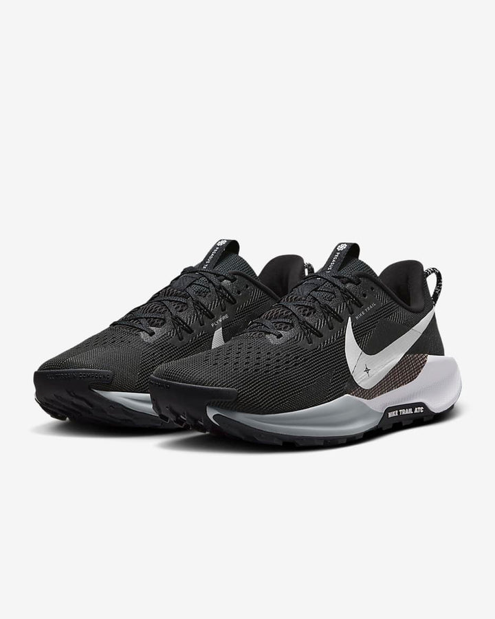 Nike Pegasus All Terrain Compund Trainers in Black and White