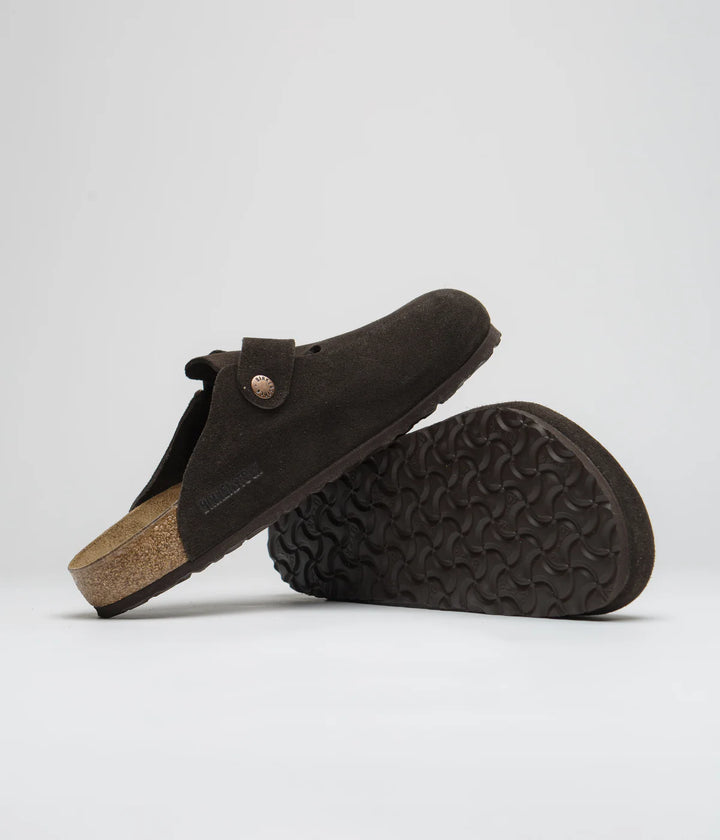 Birkenstock Boston Clogs in Mocha