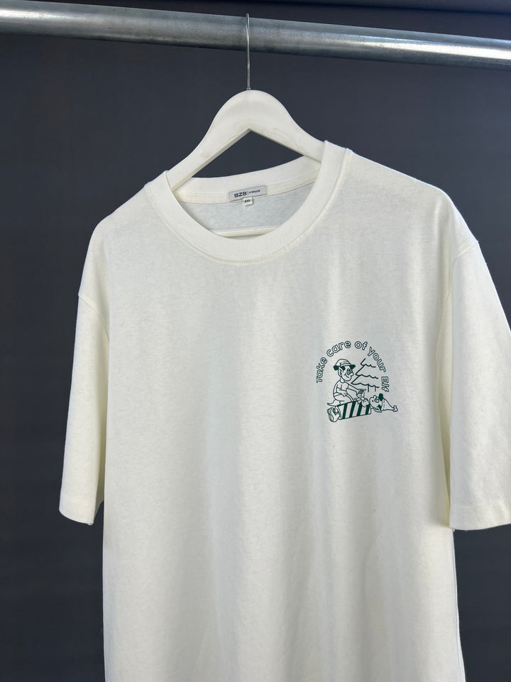 Bizzbee Elf print T-shirt in off white