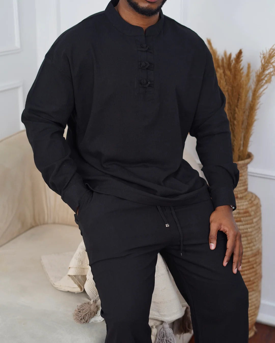 Garm Island Detail Linen Set in Black