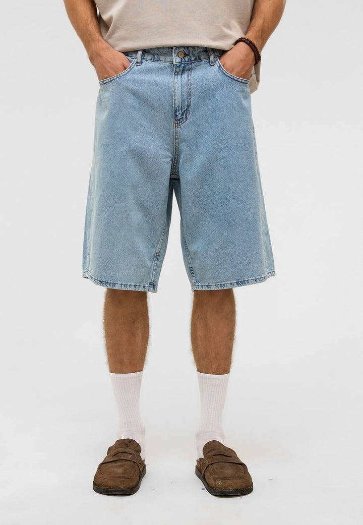 Vamos Baggy Jeans Shorts in Light Blue