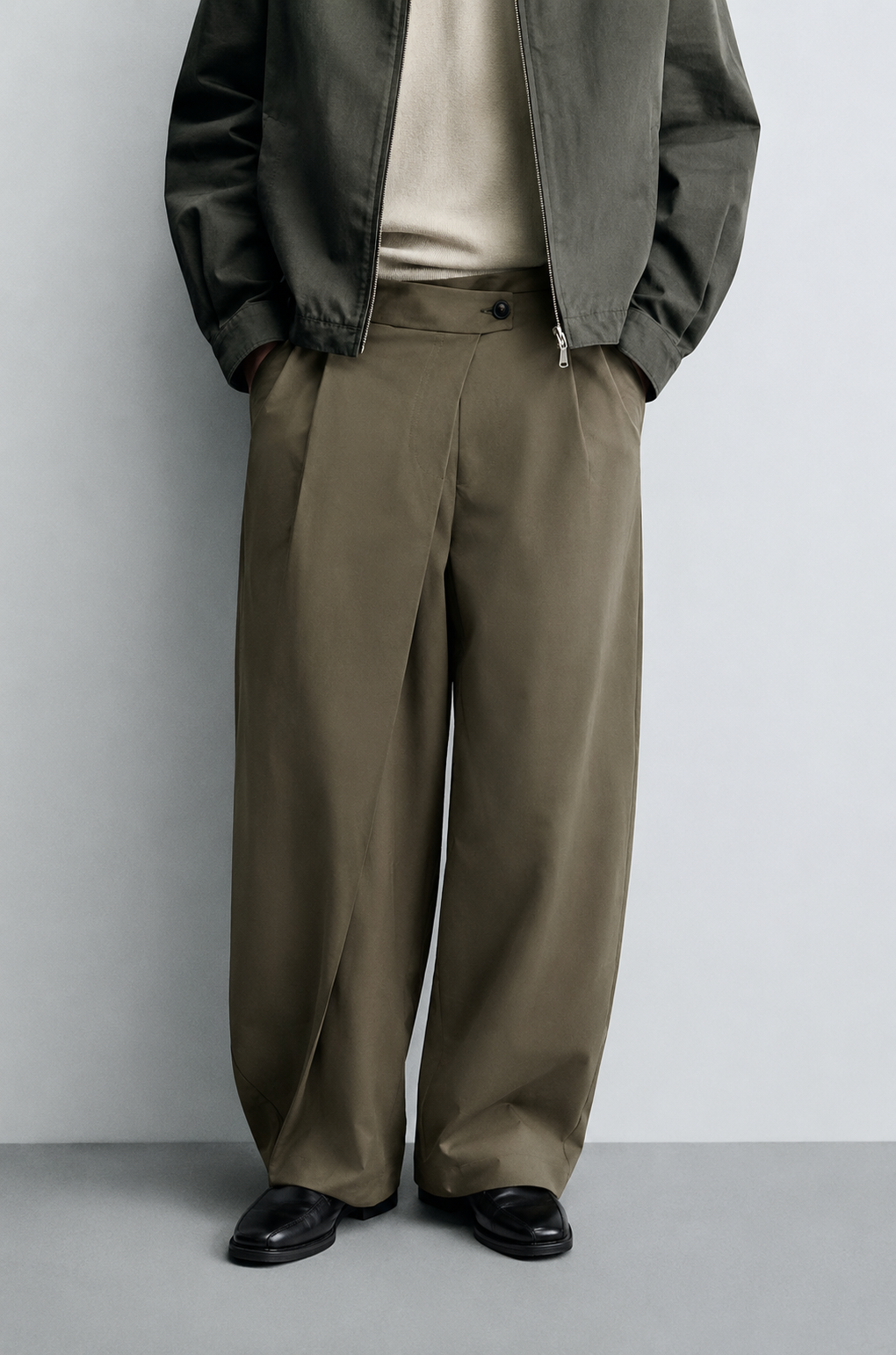 Vamos Flap Detail Wide-Leg Pleated Pants in khaki