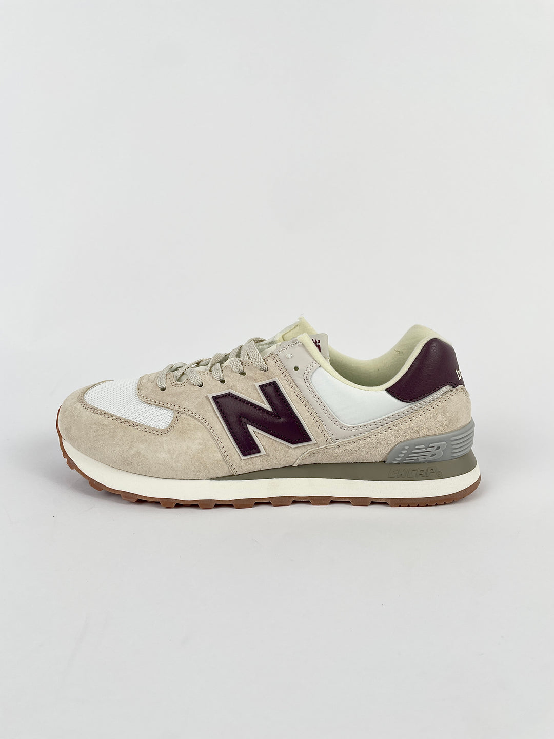 New balance 574 trainers in off white and burgundy