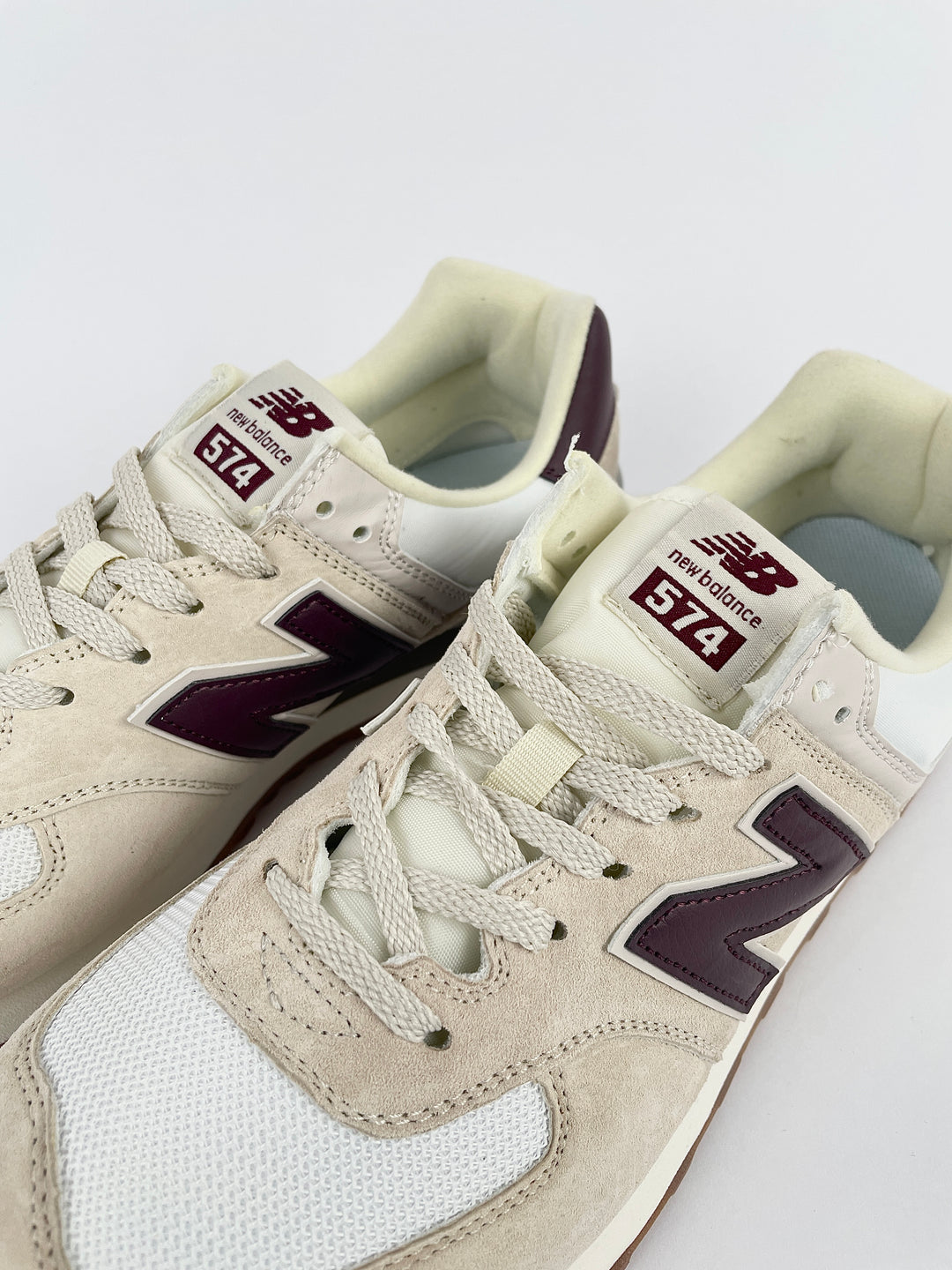 New balance 574 trainers in off white and burgundy
