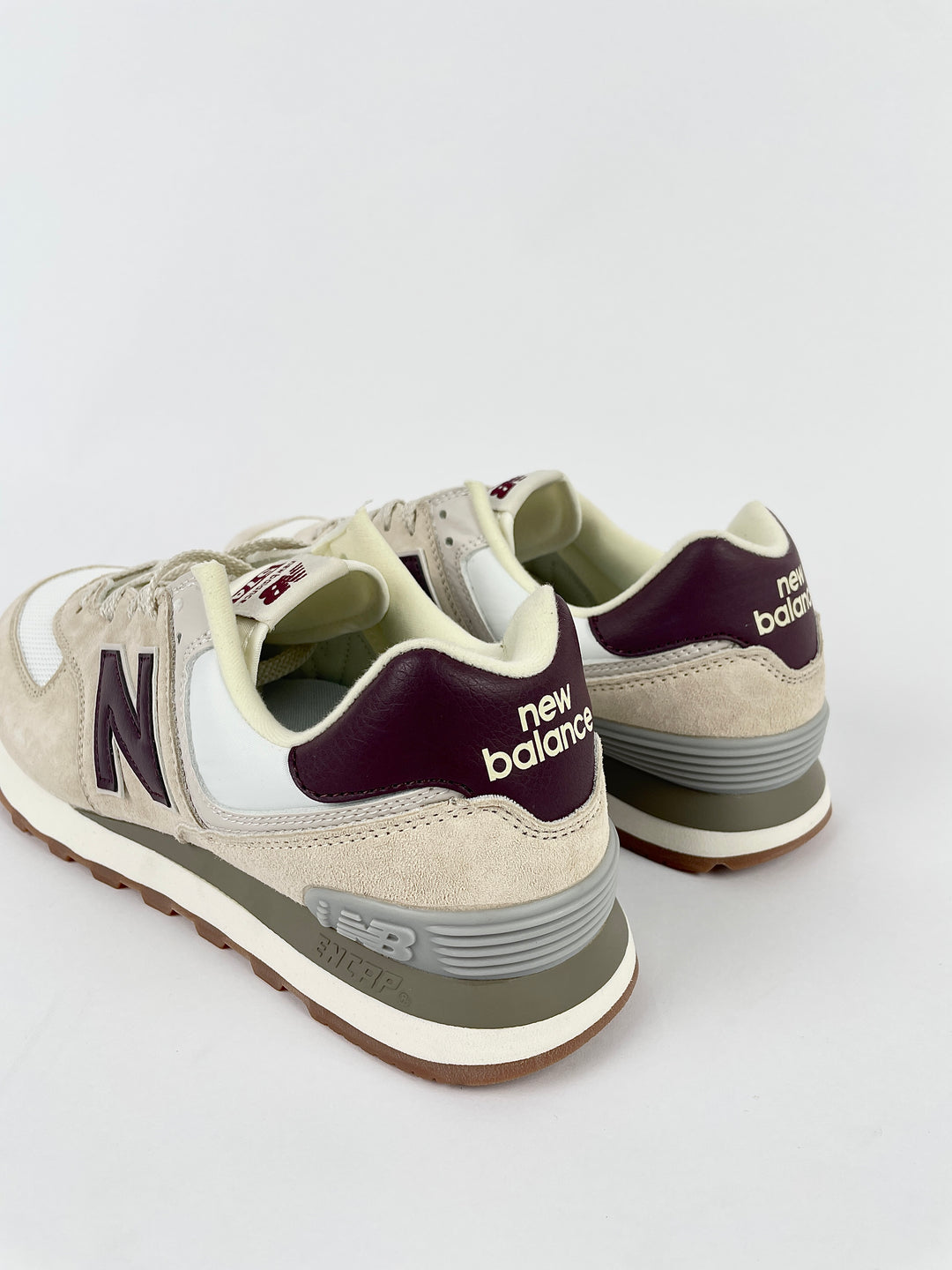 New balance 574 trainers in off white and burgundy