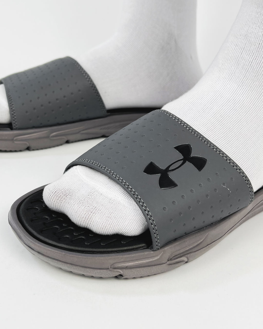 Under Amour Playmaker Slides in grey