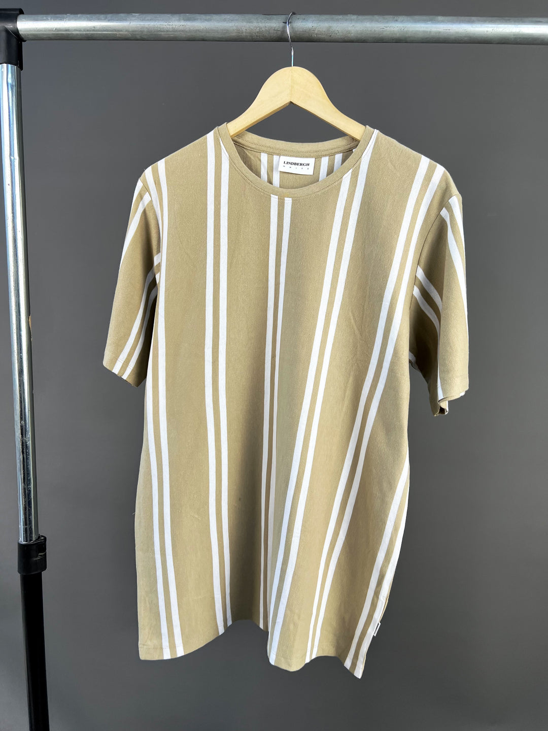 Lindbergh pinstripe t-shirt in khaki