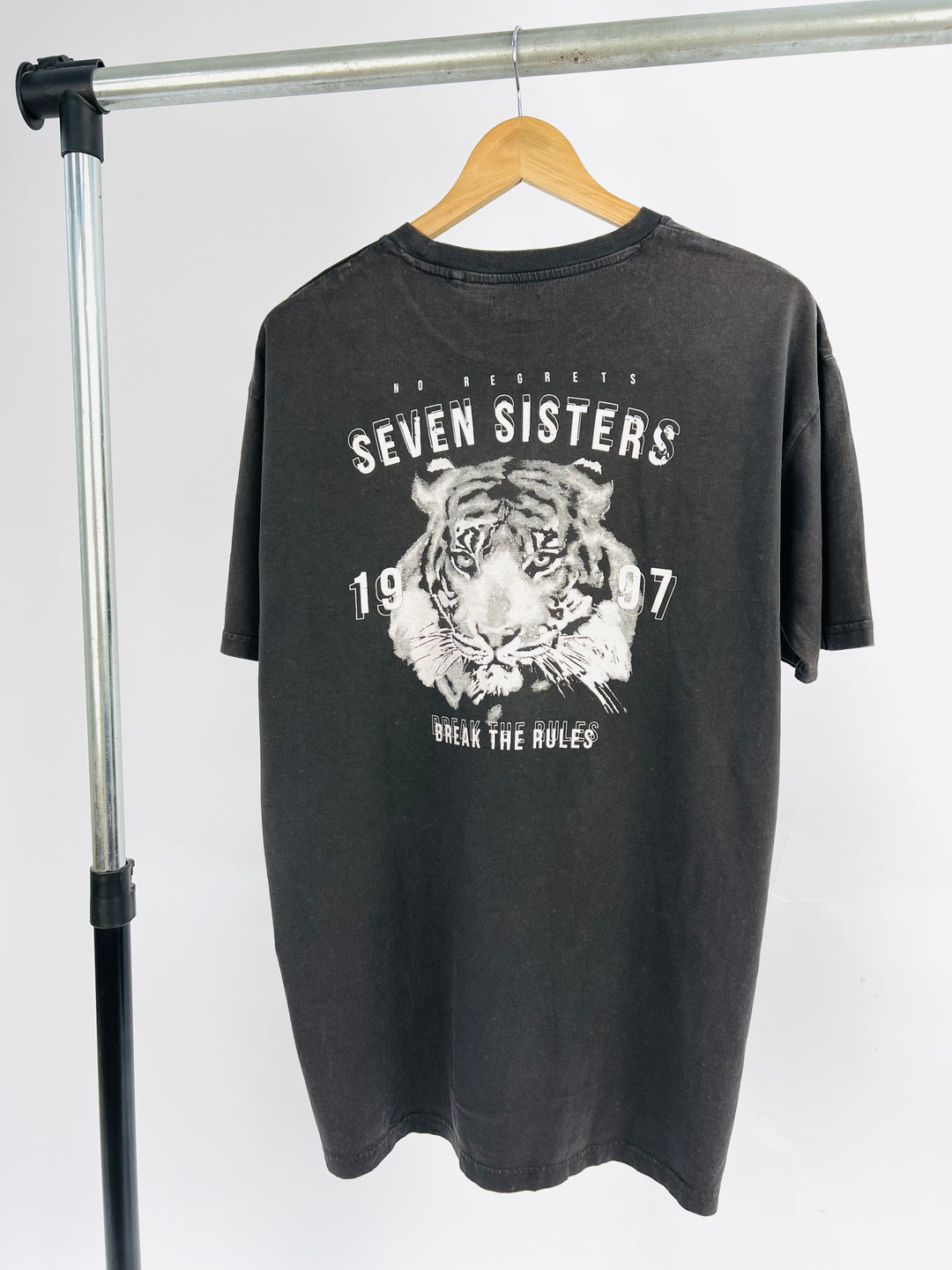 Seven Sisters Backprint T-shirt in washed black