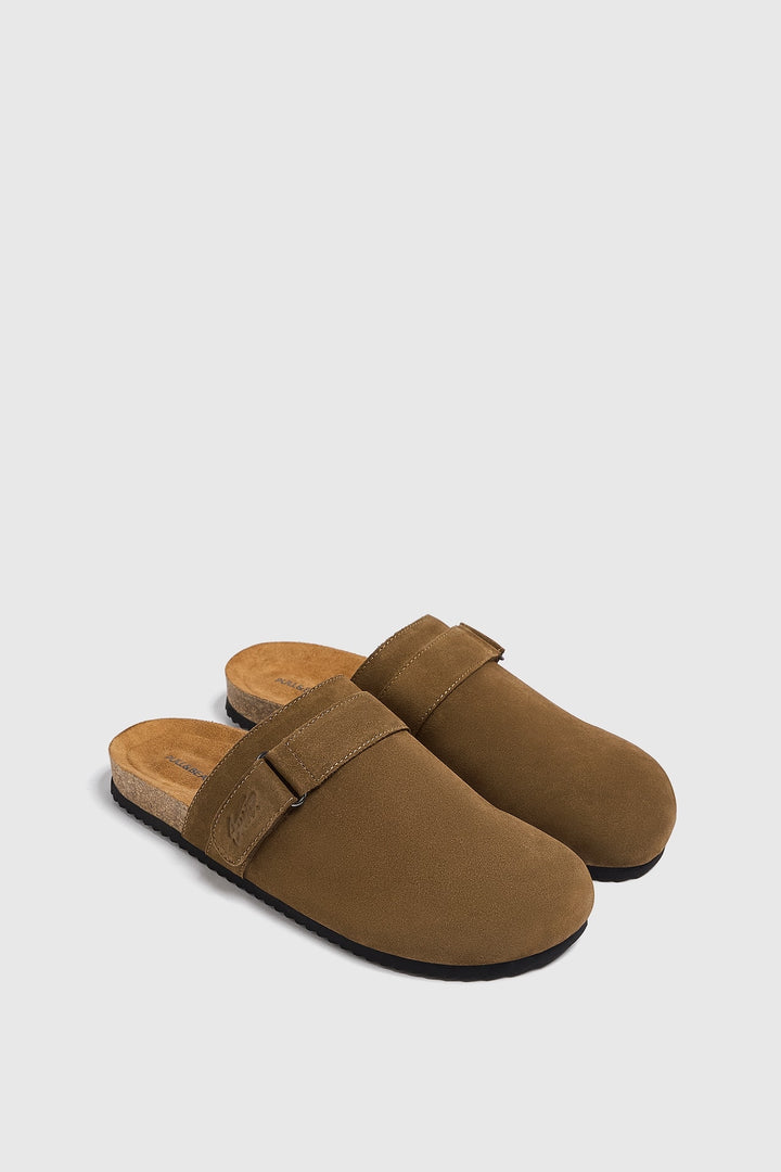 PULL&BEAR SPLIT SUEDE CLOGS IN BROWN